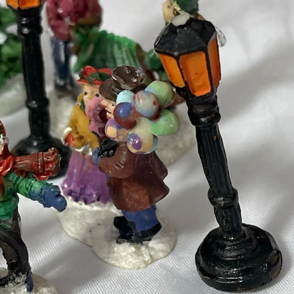 VTG Cobblestone Corners Country lot of 9 characters & lamp,1 lamp top broke
